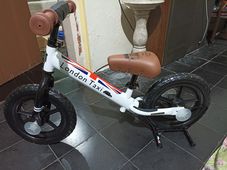Gambar London taxi Balance bike
