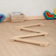 Gambar Little treehouse Wooden balance beam