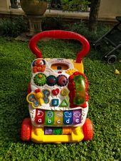 Gambar Vtech  First walker- red yellow